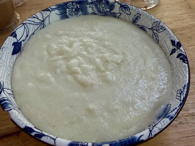 Густая манная каша из кафе Смак в Нячанге.